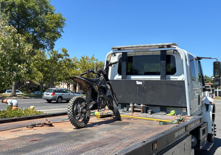 snookyvegas's tweet photo. Folsom Police are stepping up e-bike enforcement after residents voiced safety concerns.

This year officers have responded to:
🚲 403 citizen calls
👮 92 officer contacts
💥 16 e-bike collisions
Police say enforcement and education efforts will continue. @CityofFolsom @sacsheriff @SacPolice @RanchoCordovaPD 
Read more: https://t.co/iDIizO4SXr