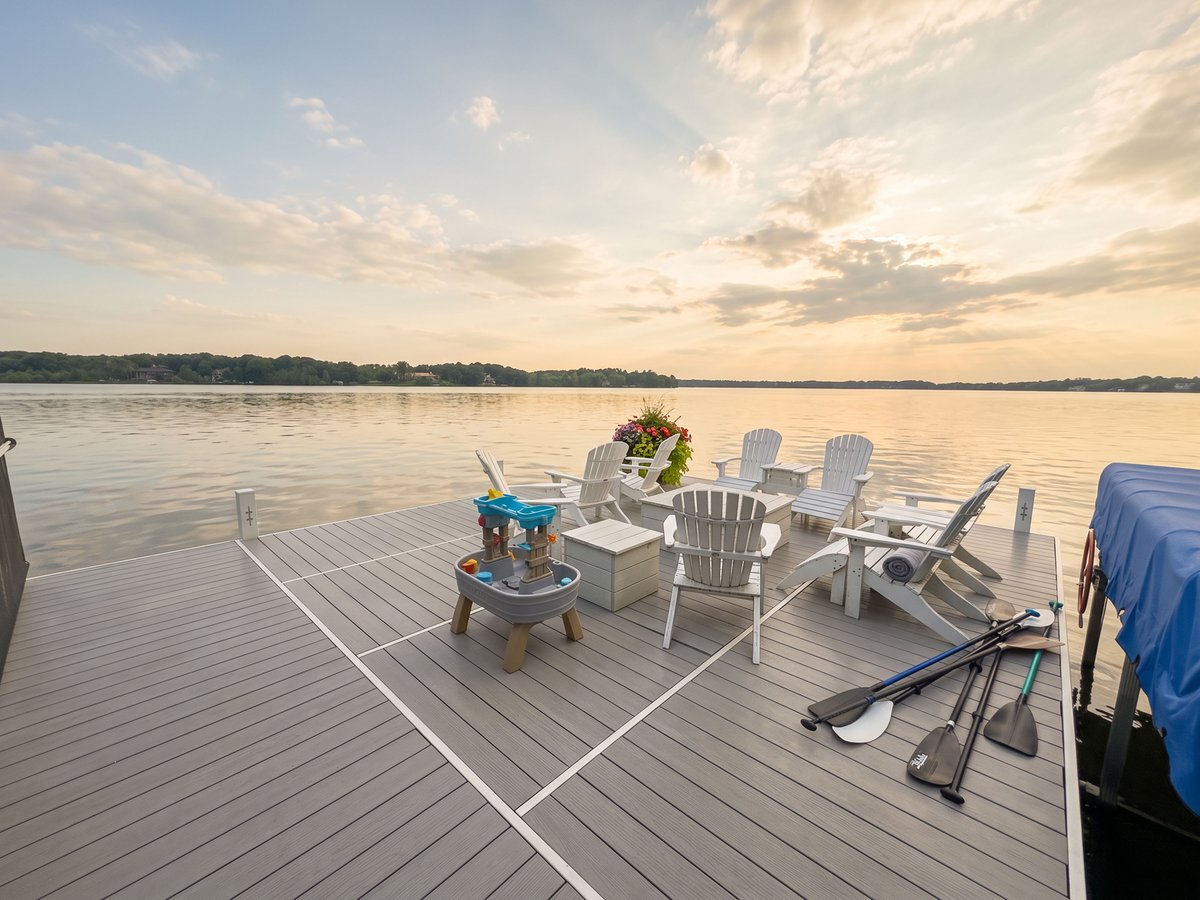 SummersetMarCon's tweet photo. Every home has a favorite room.

Sometimes it's the one built over the water.

#SummersetMarine #LakeLife #WaterfrontLiving #LakeHome https://t.co/VFKu52um2Y