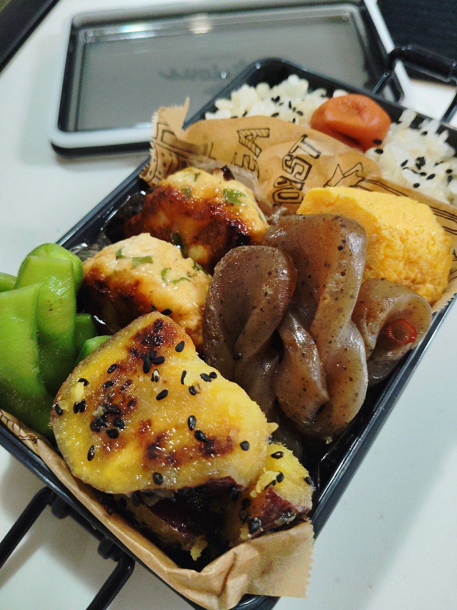 snsdyunaoff's tweet photo. 毎日、ほぼ茶色いお弁当😊
旦那さんは文句言わずに食べてくれて
毎日感謝してます😊

#旦那さん弁当
#茶色弁当 https://t.co/Exk80lOpQB