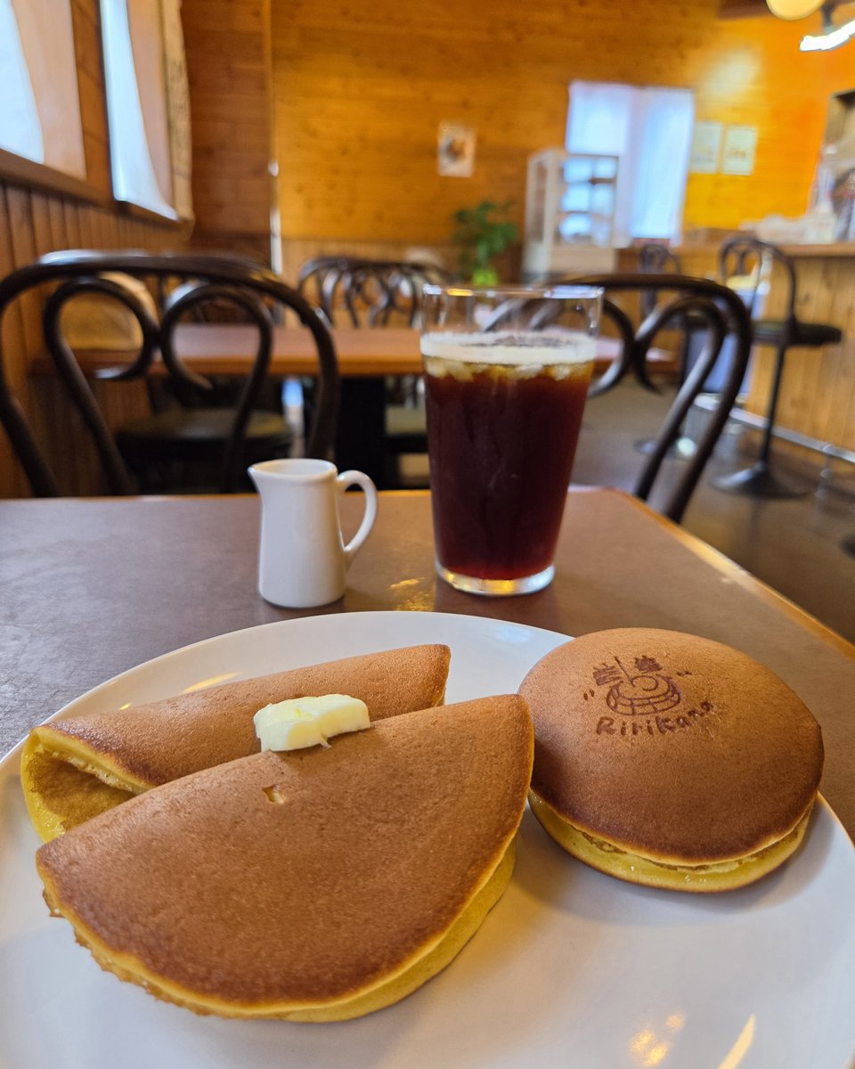 hirunavi's tweet photo. 🆕️どら焼きカフェ
【RiriKana sweets 直売所&amp;カフェ】オープン！

老舗カステラ店で活躍された店主さんが作るどら焼きの直売所&amp;カフェが長崎市長浦町に７月２５日オープン！

どら焼きパフェやどら焼きの皮わ使ったパンケーキなどカフェメニューが揃います。

⭐詳しく→
https://t.co/nPSKhN6B3V https://t.co/byHiXmhhZG