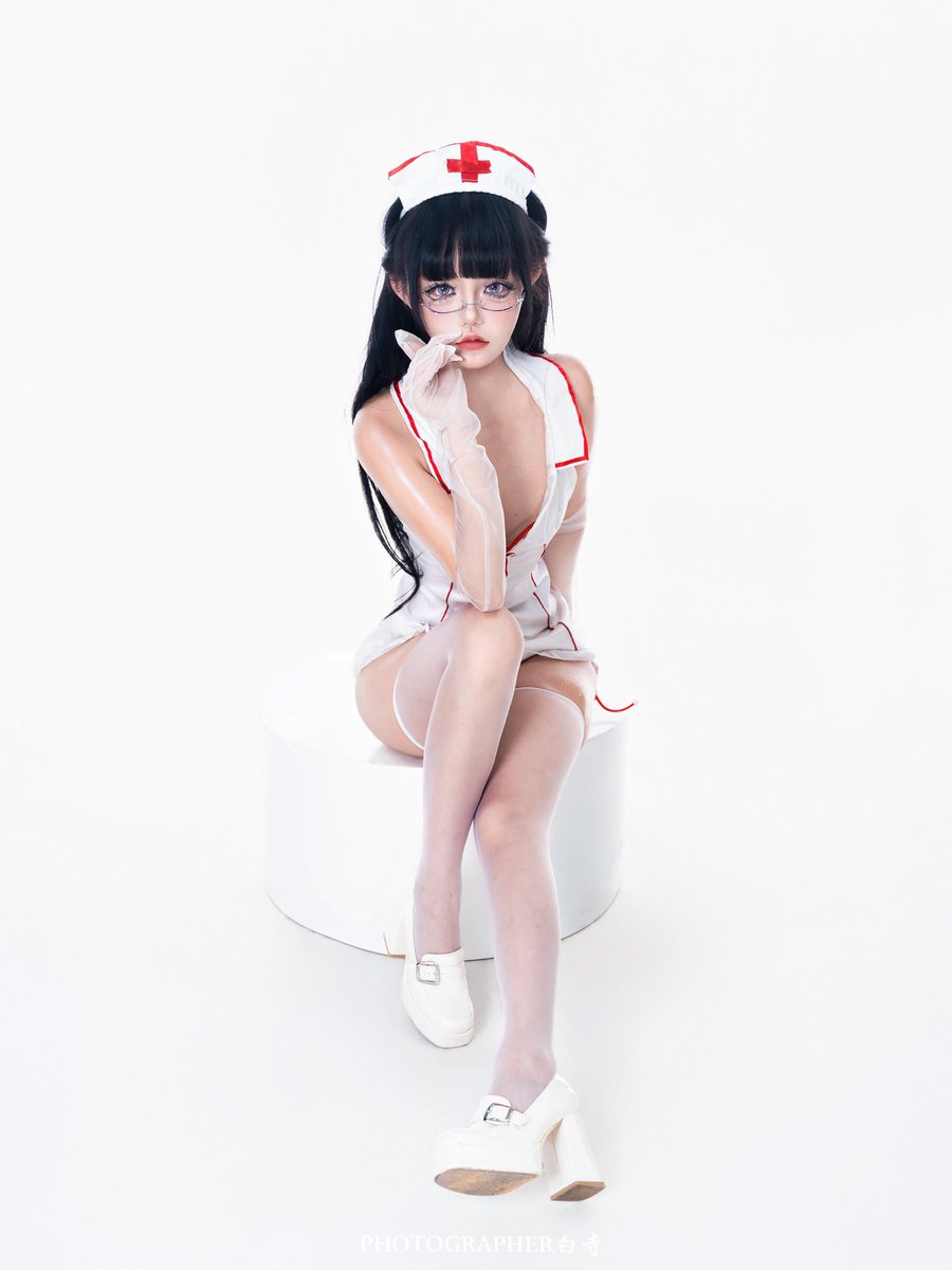YUEBINGYYY's tweet photo. Need someone to take care of you tonight？💉
今夜需要专人照料吗？💉

📸：@whiteplace_1 
#nurse #cosplayㅤㅤㅤㅤㅤㅤㅤ https://t.co/0q64vLicfI