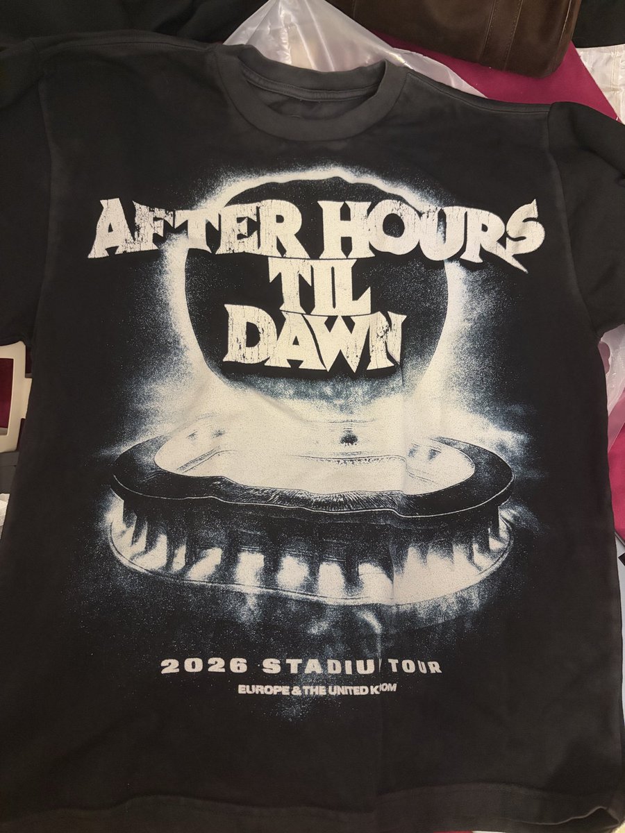 taehyaeger's tweet photo. I bought the exclusive Europe tour tee hehe https://t.co/namJluyw2s