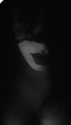 JulieforBoston's tweet photo. Even the light
is tempted to turn
to the darkness

where shadowy
pleasures await and
you lose yourself to

the pure sensuality
of touch and taste
in the midnight hour

#vss365 https://t.co/iETXE6d9mZ