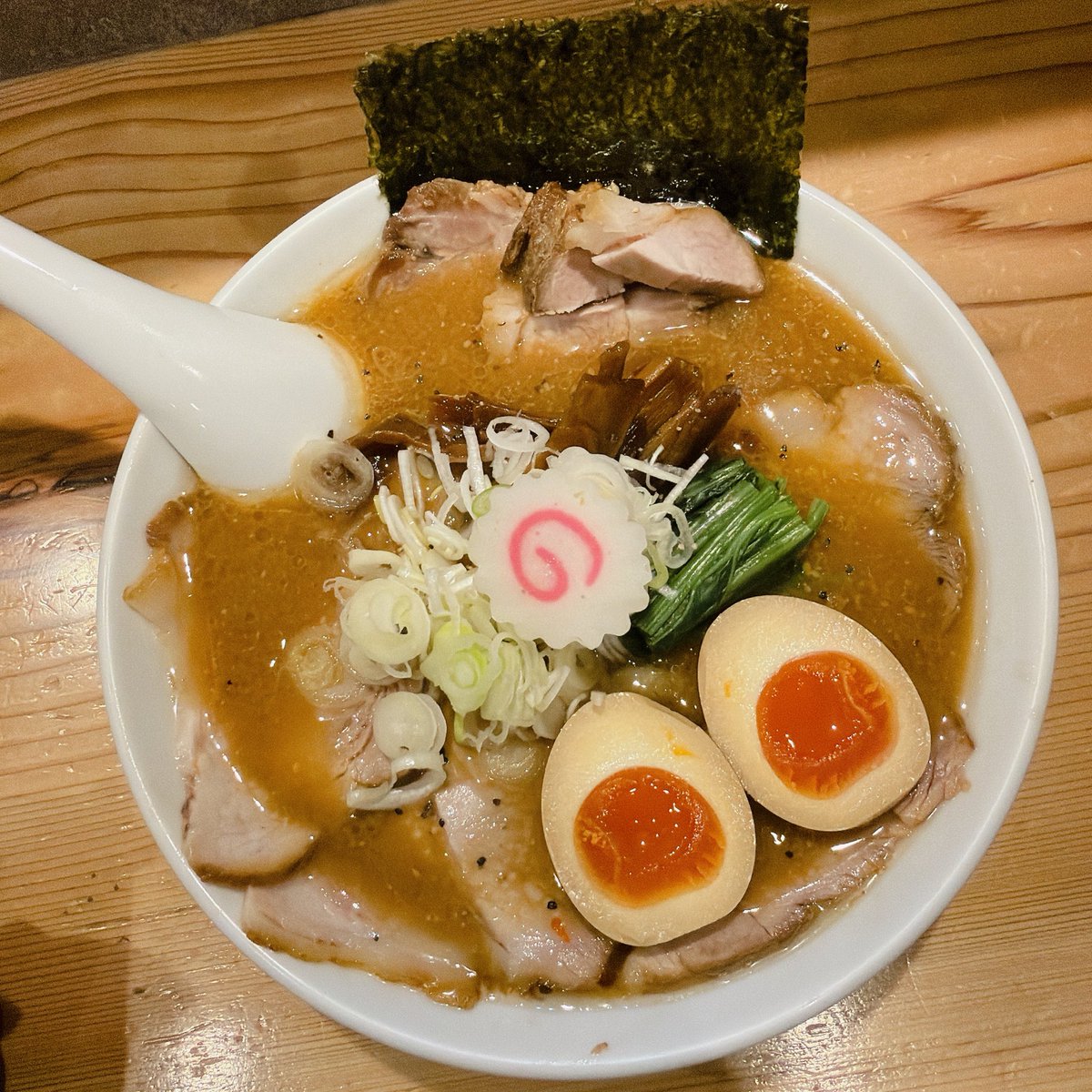 mayu_noodle's tweet photo. 🈁新潟長岡生姜醤油ラーメンオランダ軒/さいたま市東岩槻
🍜みっそチャーシューメン＋味玉
ゲリラ豪雨を乗り越えた先にご褒美が待ってました！今年の味噌も美味かったー！！！そして帰りはまさかの2回のゲリラ豪雨に合うという…天に羨ましがられたのかもしれない笑
はぁ、まじでオランダ軒サイコー！ https://t.co/P5tF9VEAYP