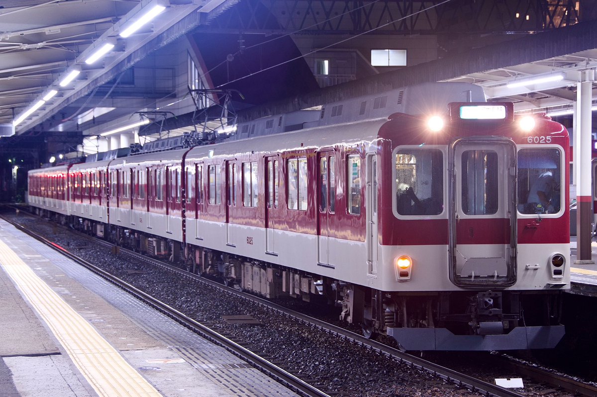 8950ebi's tweet photo. 1年前��査通したばっかだったので余裕かと思っていたんですがね、、
個人的にC25といえば2021年の時スカートのセンター部分だけリペイントしていたのが印象にありますねぇ。
あと、去年の検査明け試運転後の運用では、板上げ状態が続いていたのも懐かしいですね、🥲
お疲れ様。 https://t.co/TqdoRZnpBF