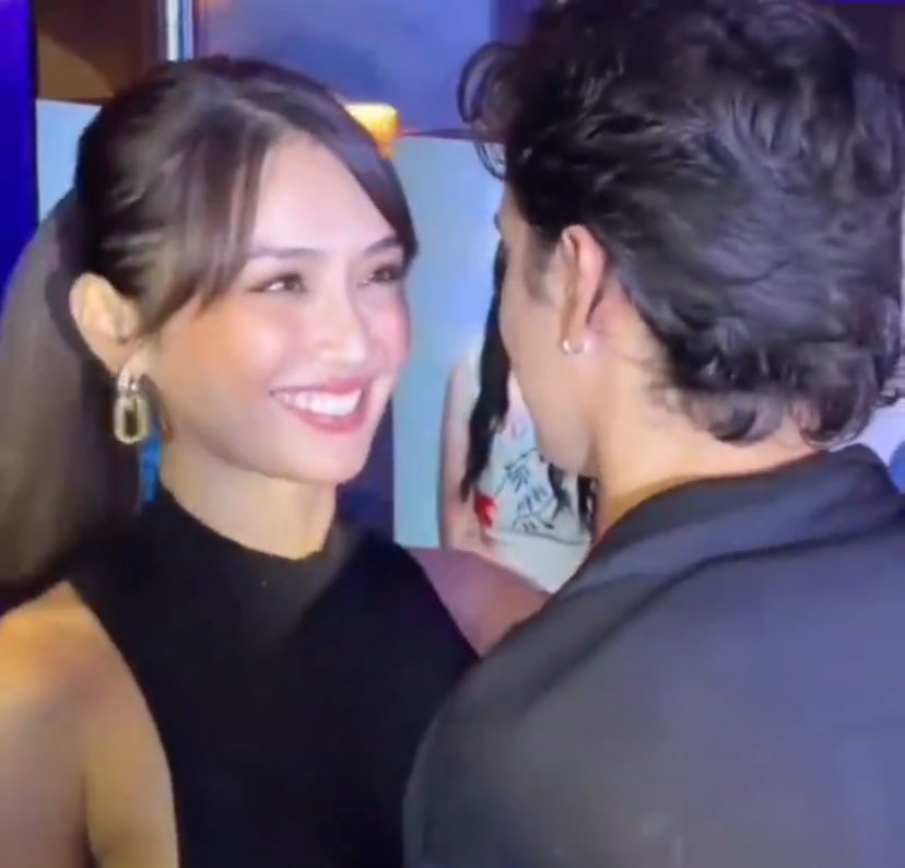KRCWOfficial's tweet photo. Good morning, CatWolves! Today’s News na naman ang favorite mag-dude natin. 😁💛 Ilang seconds ang itinagal ng titig?

#SomeoneSomeday #KathReid | Kathryn Bernardo &amp; James Reid https://t.co/Qe4RqFBHjy