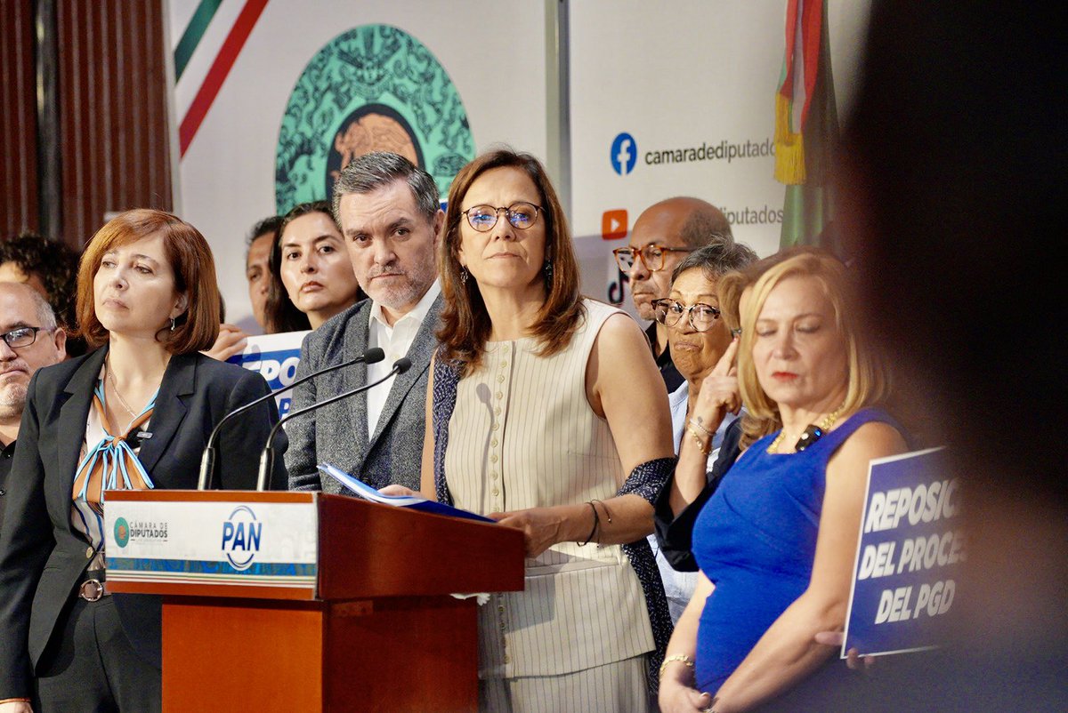 Mzavalagc's tweet photo. La #CDMX no puede planear su futuro sin escuchar a quienes la viven todos los días.

Hoy convocamos a una rueda de prensa para exigir que el #PGD se construya con una participación ciudadana real, incorporando la voz de Copacos y vecinos de la alcaldía #MiguelHidalgo. 

Un plan que marcará el rumbo de la ciudad durante las próximas dos décadas no puede aprobarse de espaldas a la ciudadanía.