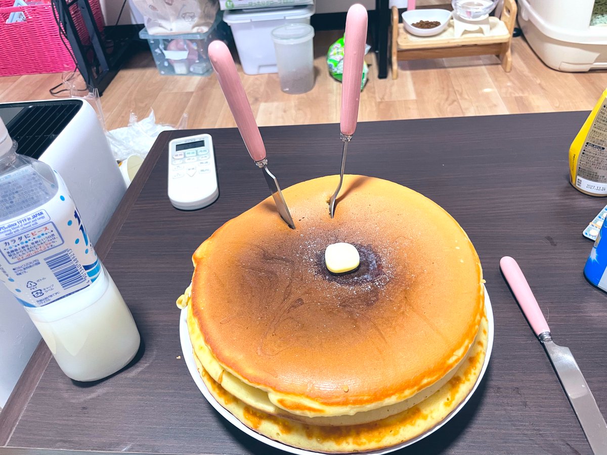 fapuko9kid's tweet photo. ホットケーキ4枚（ミックス3袋）焼いたよ https://t.co/7Nv9Ww6YfU