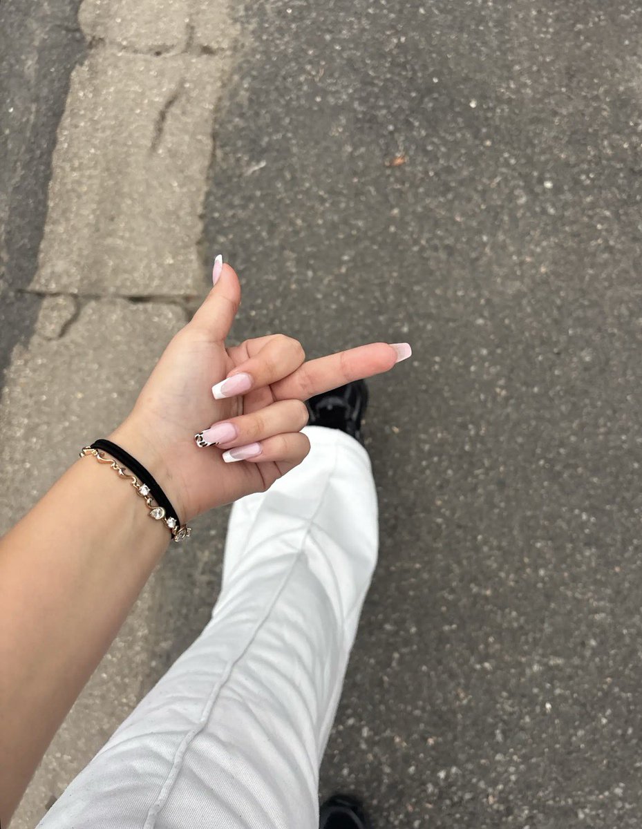 ltleaaa's tweet photo. Les p'tits toutous venez raque !🐶🦶🏻

#MoneySlave #Findom #cho7 #PayPig #Cashslave https://t.co/snKe1MIT0n