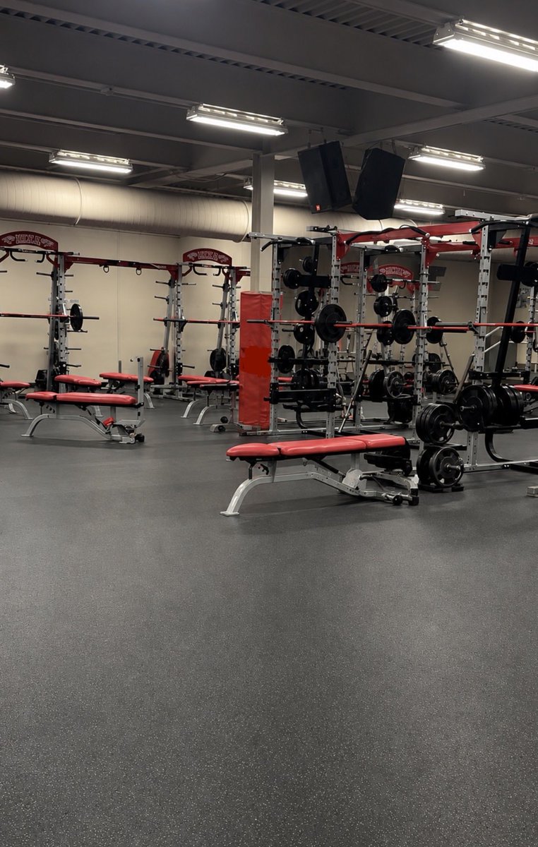 bledsoe_paxton's tweet photo. Push press in the weight room today. Season starts in three weeks. Getting stronger everyday. https://t.co/uUZCGLITiS