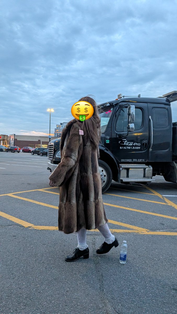 angiee_qc's tweet photo. ✅Secret to LIFE : UNLOCKED 

✅Mcdeez to get coffee dripped in REAL FUR with bestie : AWESOME 

✅REPRESENTING : 514 

#️⃣ #514 #FILTHYRICH #FURCOAT #TAGGED #PARKINGLOT https://t.co/6L10rA4nfz
