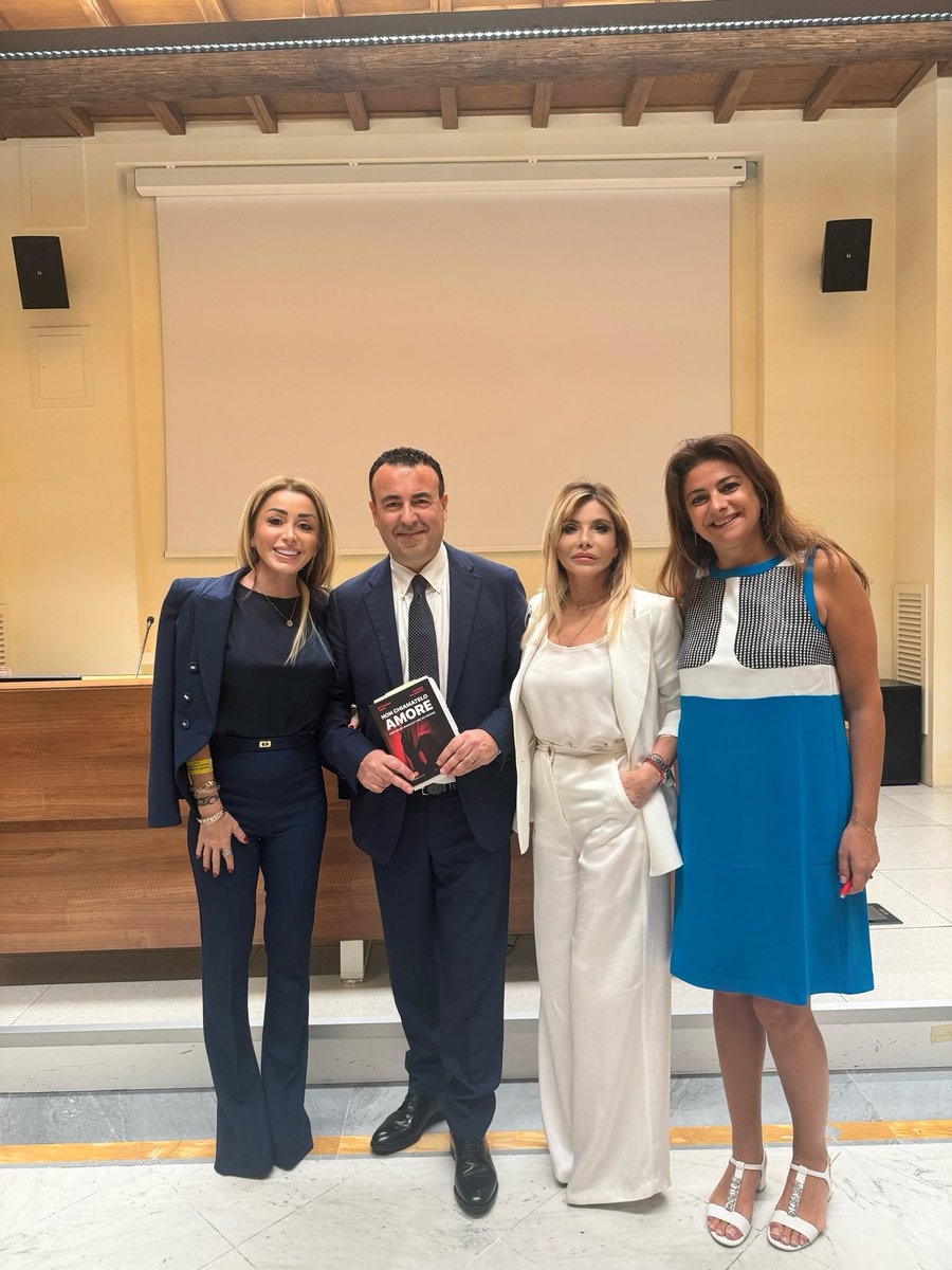 micaelaottomano's tweet photo. Presentazione al Senato del saggio “Non chiamatelo Amore# di @cataldocalabre1 e @Vittorianaabat1  con la prefazione dell’on Semenzato presidente Commissione sul femminicidio #stopaifemminicidi https://t.co/uGvwwNYmie