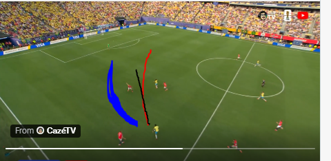 vkod1mm's tweet photo. @vittorocriador Uma assistência e 30 erros tentando dar trivela.

Nesse lance ele dribla e fica na posição ideal pra bater de chapa, reto. Mas tenta uma trivela, fazendo a bola curvar pra direita. O Endrick tem culpa por errar o domínio.

Pra mim, o passe certo era na linha azul ou na preta. https://t.co/mRkZE5G6jV