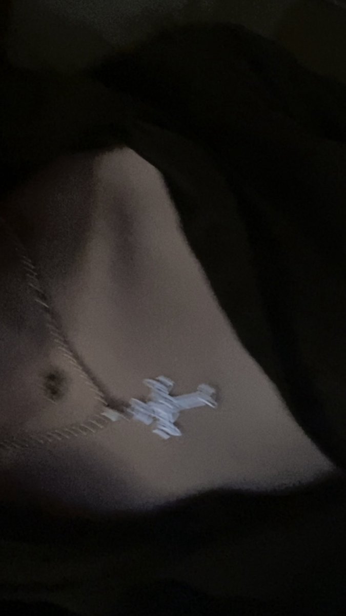 TurmoilForever's tweet photo. DEF THE LAST BC IM IN PJS 
but there’s something so yummy about the collar bone. Truly one of the best bones in the body- I’m def a collar bone toucher when it’s me guhhhh

(But does that give thinspo yet…?? Probs just averagespo guhhhh ILL GET SKINNIER)imma kms

#edtwt #edrtwt https://t.co/GkwInM7Bqz