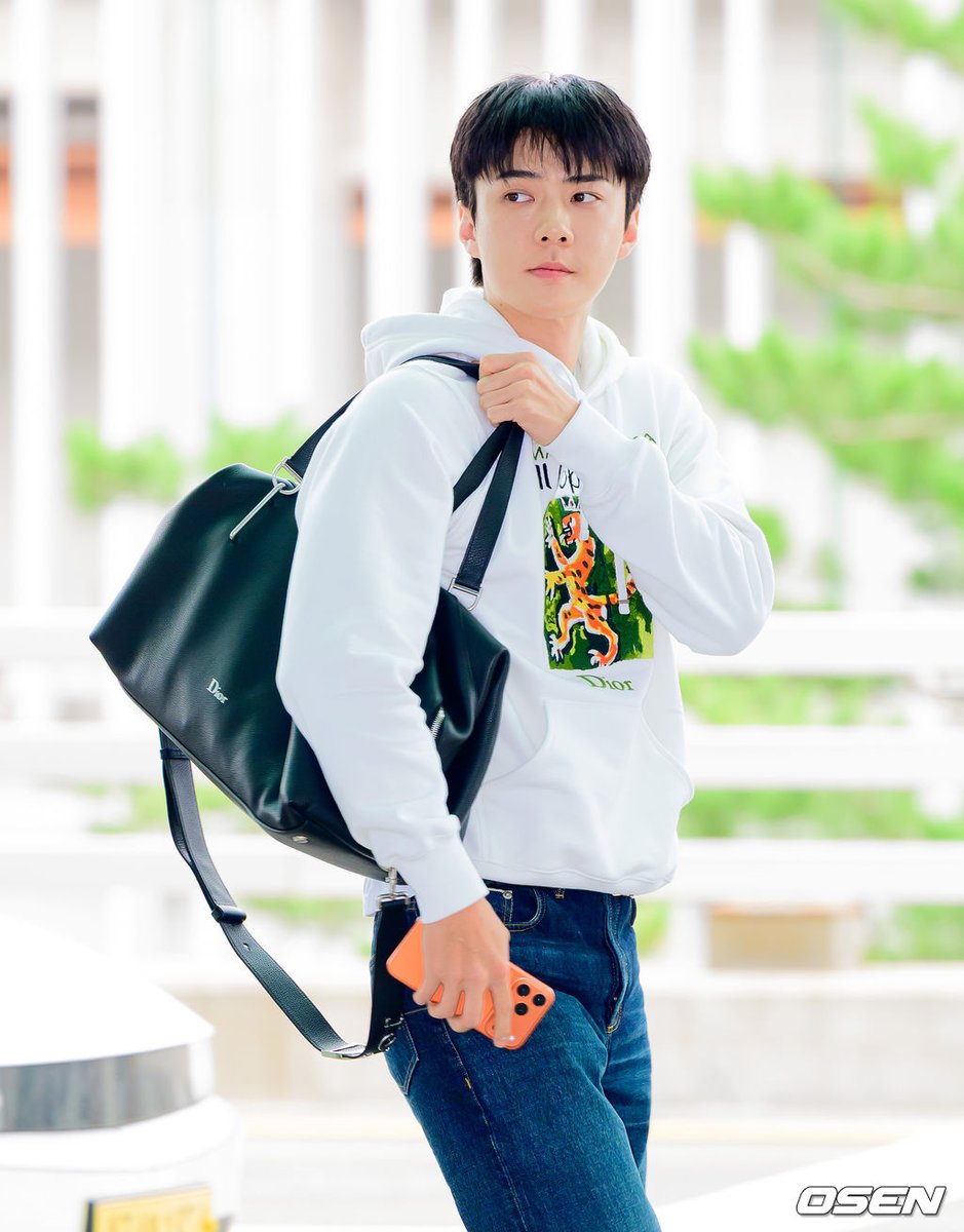 knockknock0408's tweet photo. SEHUN https://t.co/iQUJgAG426