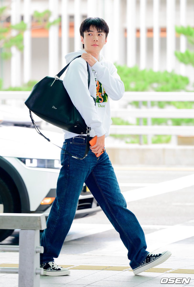 knockknock0408's tweet photo. SEHUN https://t.co/iQUJgAG426