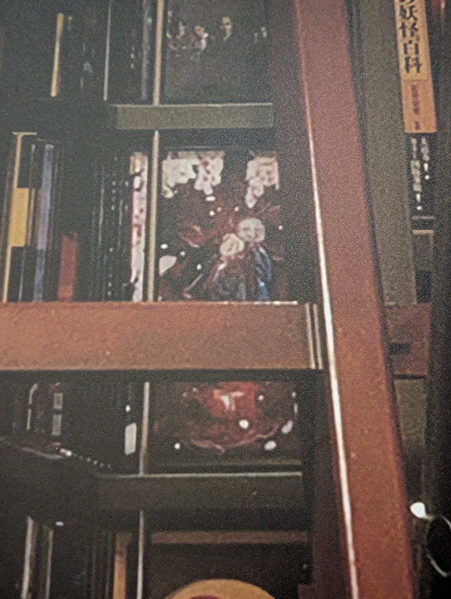 jammk524's tweet photo. ゲ謎、古賀監督の絵コンテ集や原画集みたいなご本が本当に欲しい⋯京極夏彦氏のノベライズも欲しい⋯
京極夏彦氏の書斎にはゲ謎ブルーレイがあるのは過去の展示から明らかになっているので⋯ https://t.co/StFfU5m23r