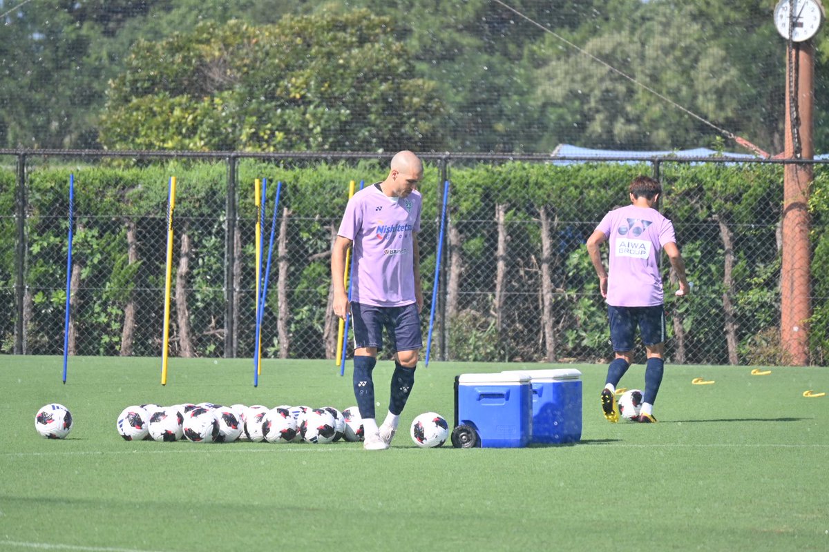 アビスパ福岡トレーニングウェア非売品 本日、練習公開日です☀️ トレーニングウェアが…👀🗻 #avispa