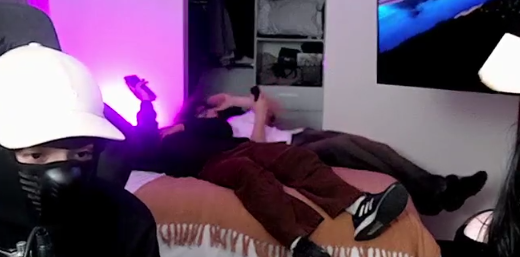 Whoiscamyyyi's tweet photo. Se ven como cuando en las reuniones familiares se reunian todos los primos en un cuarto KJAJAJSAJ https://t.co/Fk09YRmawI