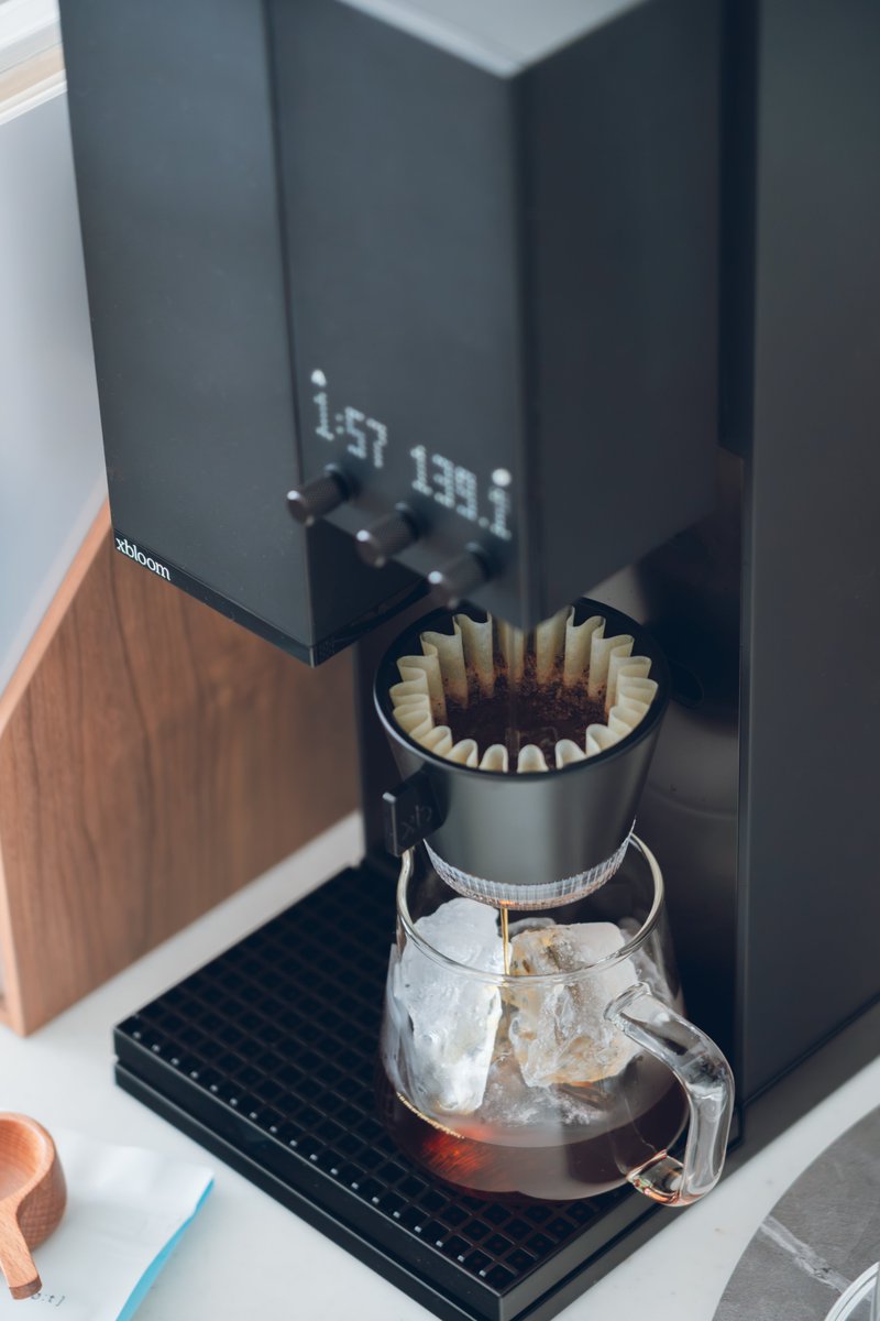 recokun_'s tweet photo. ついに #xBloomStudio を購入☕️

他のコーヒーメーカーともかなり迷ったけど、「面白そう」という理由でxBloom Studioに決定。

実物は思っていたよりコンパクトで置きやすいし、自分で抽出レシピを作って試せるのが最高に楽しい。

これからいろいろな豆で遊んでみます😊 https://t.co/24x2jNnDt2