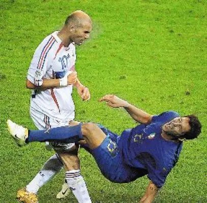Julic0829's tweet photo. @perezreverte Que sucio es el fútbol https://t.co/SZO5ygbGK7