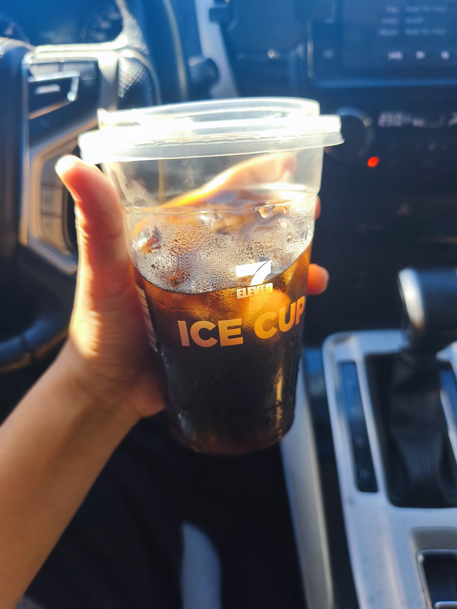 _slakemythirst's tweet photo. Soafer antok ang ferson. Bumili ng kape sa 7/11. Gising na gising nga pero di makadrive dahil sa sakit ng tiyan. 😭🥹🤣😅 Fml https://t.co/IcsZsjQc8r