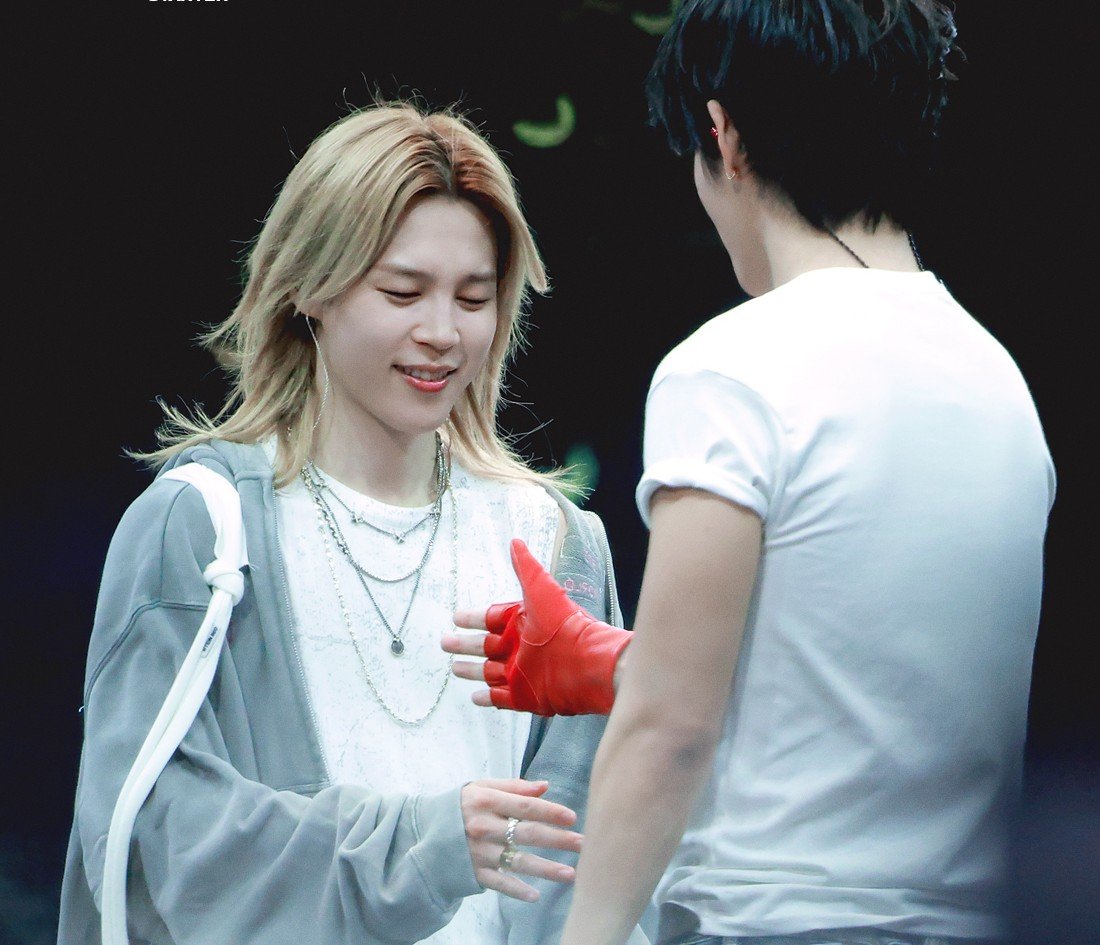 vmnjieun's tweet photo. star crossed lovers https://t.co/8EONwk8C4Q