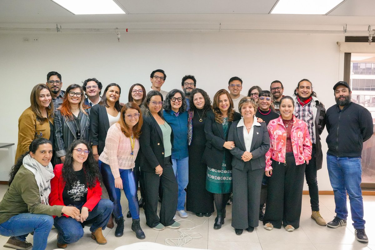 UAcuerdoPaz's tweet photo. #Agenda 📅 | La directora de @UAcuerdoPaz, @GloriaCuartas participó en la jornada preparatoria de la rendición de cuentas de @ARNColombia, un espacio para conocer los logros ✅, avances 🤝 y retos 🕊️ de la reincorporación. 
#LaPazTransforma 🌱🤝 https://t.co/lKNvsaKbY4