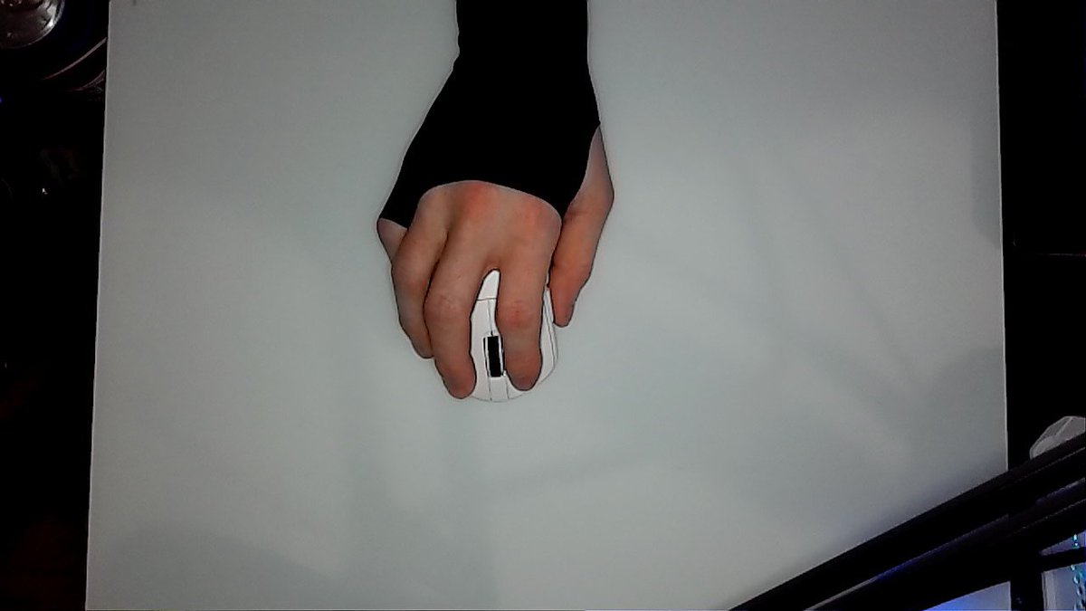 Nexirael's tweet photo. I've always been a fan of @Valewynnn's or @FocusBF's handcam setup but i never figured out how to DO it. just so perfectly top down. till i was in one of their streams and they said it was a monitor arm used to hold the webcam. so now i have one :D https://t.co/Ce3KQEE8SU