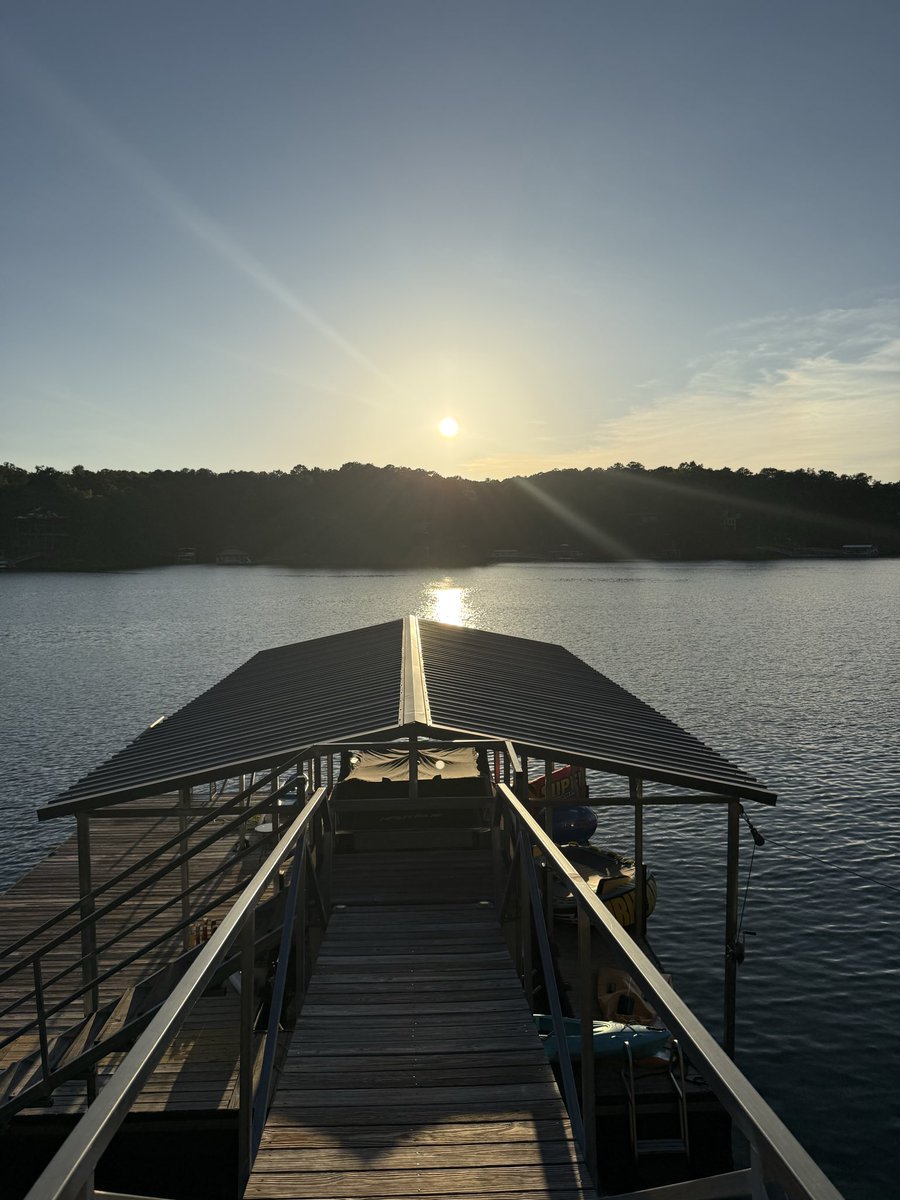 Johnnywheels17's tweet photo. Good evening from Smith Lake, AL! https://t.co/0dS23ujoiT