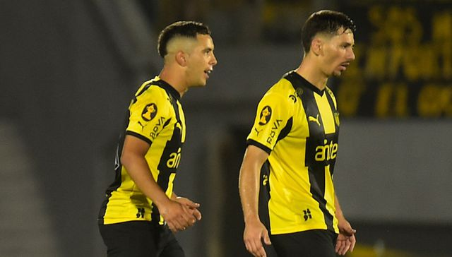 RodriVidaal's tweet photo. Maxi Silvera le tiene que agradecer toda su carrera a Leo Fernández.

El enano se la dejaba abajo del arco para que haga los goles.

Es un jugador AMATEUR.

Se dice gracias nacional por cuestión de respeto. https://t.co/zhsJ2O6SYK