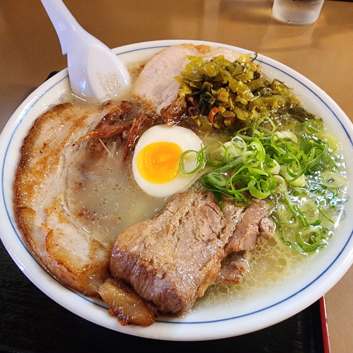 Taa37318650's tweet photo. 札幌市西区
らーめん櫻島本店
櫻島ラーメン
3種類のチャーシューが
本当に美味しい。
全部とろとろでホロホロ。 https://t.co/qi67p15MmI