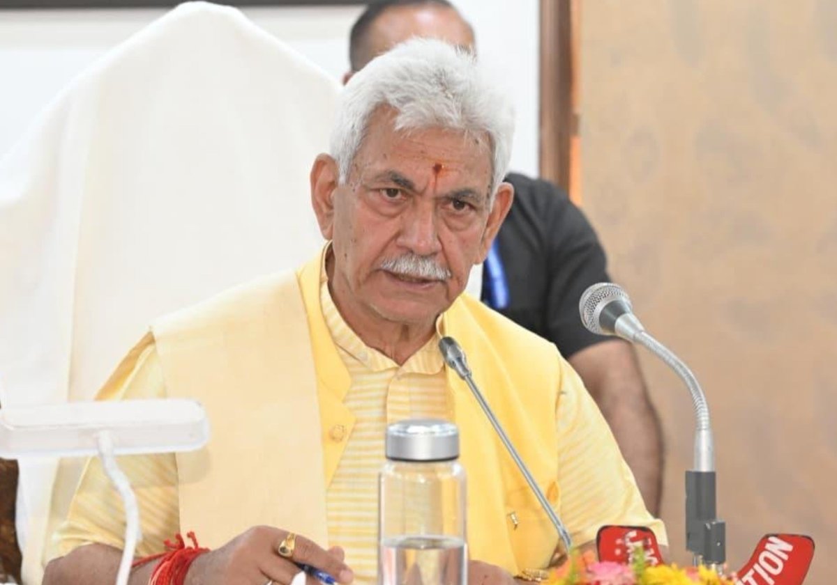 shah_Shakir_011's tweet photo. A drug-free future demands decisive leadership and sustained action. Hon'ble LG @manojsinha_'s unwavering commitment to breaking illicit networks reflects a clear resolve to protect youth and strengthen society. #DrugFreeJK #Commitment #TogetherForFuture https://t.co/AIt4em0ath