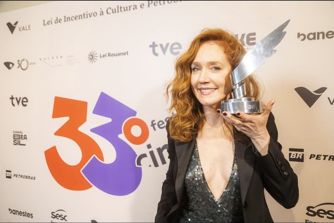 morgadolovers's tweet photo. Confira os registros da noite de homenagem à atriz Camila Morgado, que aconteceu em 20 de julho de 2026, no Teatro Glória (Sesc Glória), durante a programação oficial do 33º Festival de Cinema de Vitória. https://t.co/v2ctV3oMlx