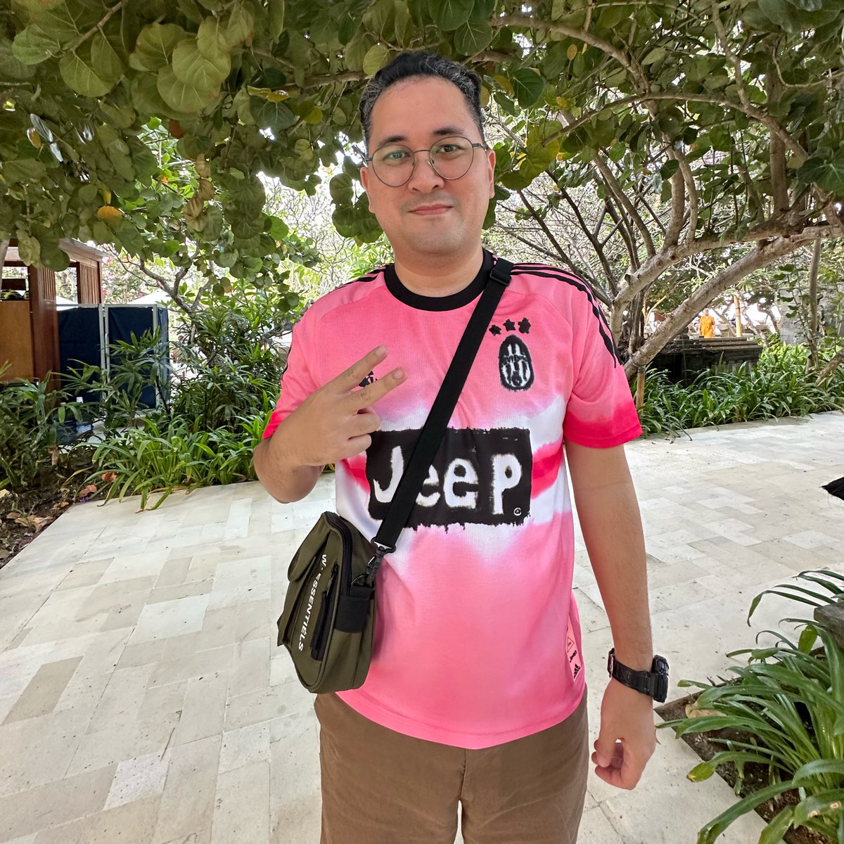 andarsofian's tweet photo. Pink is Juventus. Juventus is Pink. 🩷🤍🖤

My Top 3 pink kits so far:
🥇 1997/98 – Kappa
🥈 2011/12 – Nike
🥉 2020/21 – adidas

Tapiii… jersey 26/27 kayaknya punya potensi besar buat menggeser posisi 20/21. 🫣😋

Kalau #JTifosi, pink #JMaglia favorit kalian yang mana?

👋🏼 @JCIndonesia @bianconeristore @Juve_info01 @juvegaristabah @juve_gl @Jerseyforum 
📸 @SI_FootballClub