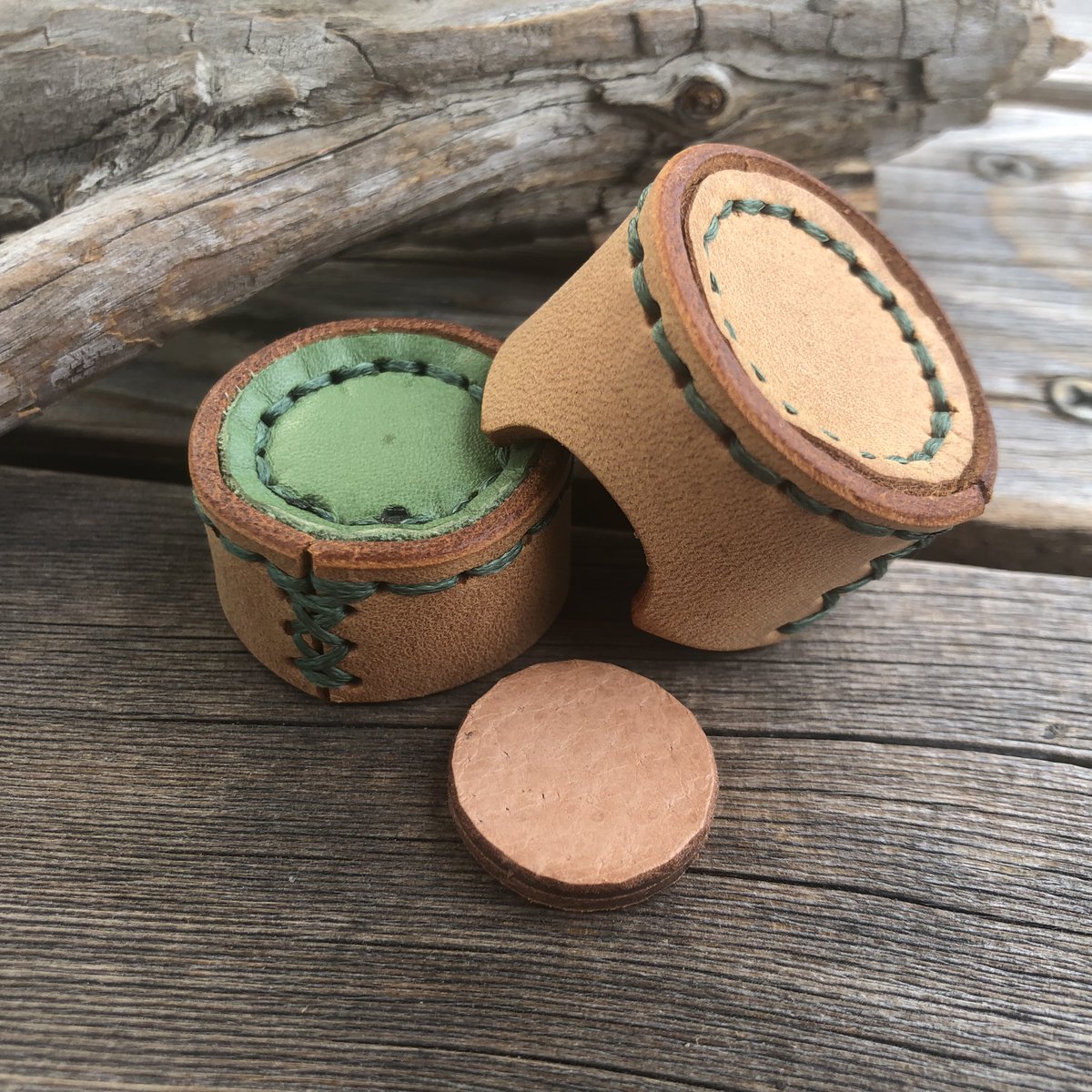 CrafterItoshi's tweet photo. TAOMチョークケース！
オンラインショップで販売中です✨
自分だけのカラーで製作したい方は
お気軽にご相談ください🙌
#crafter_itoshi #billiards #チョークケース #TAOM #オーダーメイド承ります https://t.co/MLC4we0Jov