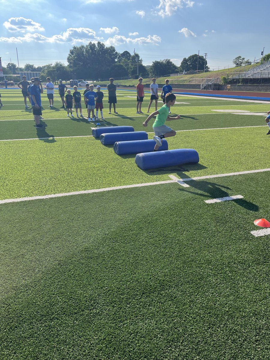 R7_Football's tweet photo. Had a lot of fun at our 4-6th grade camp last week! Love seeing these kids growing and working to get better. #JayPride https://t.co/8fACZFsrrf