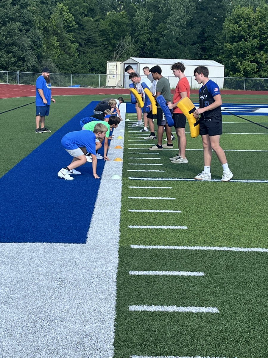 R7_Football's tweet photo. Had a lot of fun at our 4-6th grade camp last week! Love seeing these kids growing and working to get better. #JayPride https://t.co/8fACZFsrrf