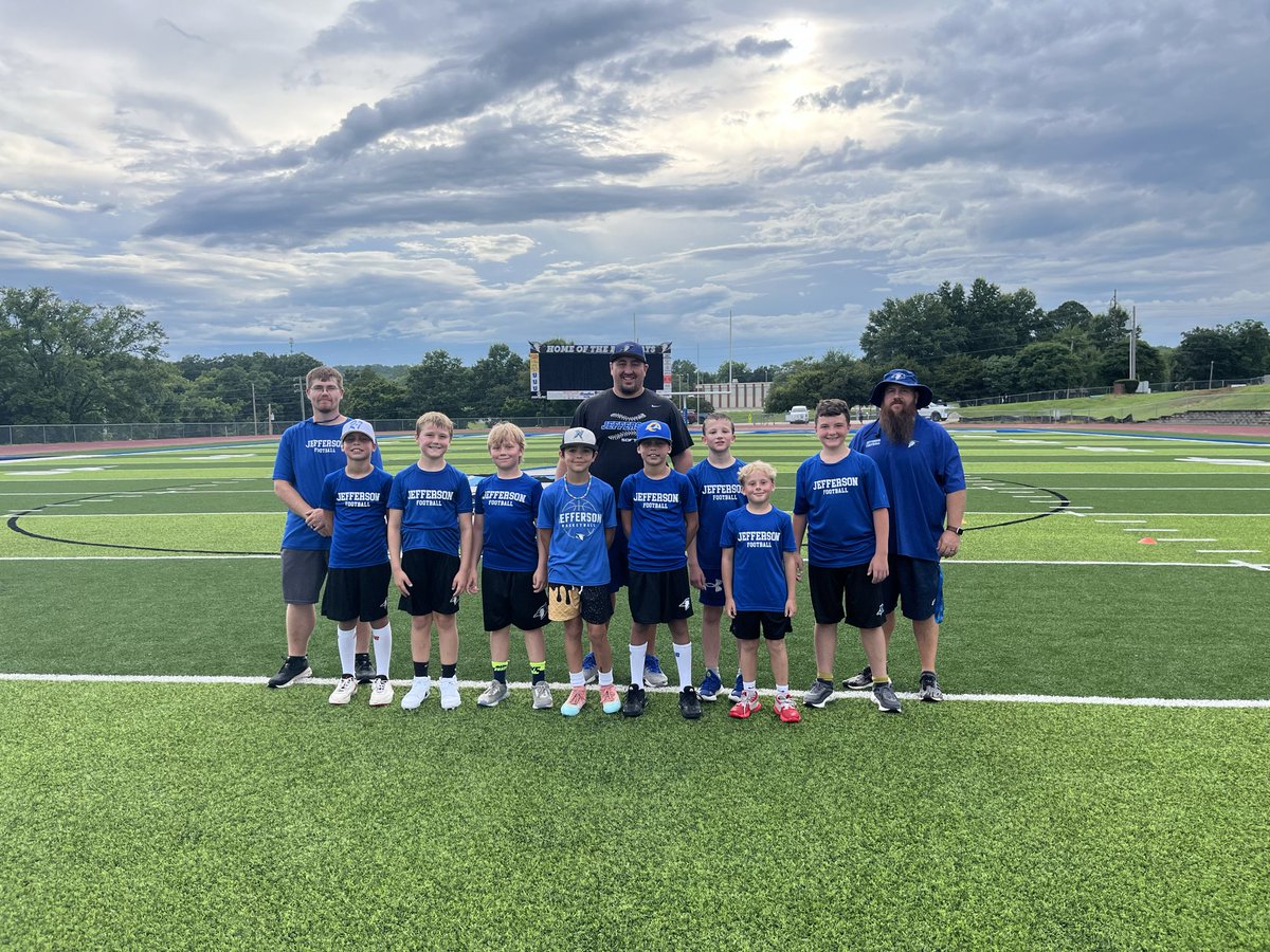 R7_Football's tweet photo. Had a lot of fun at our 4-6th grade camp last week! Love seeing these kids growing and working to get better. #JayPride https://t.co/8fACZFsrrf