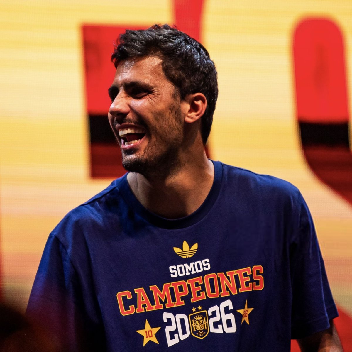 MadridXtra's tweet photo. 🚨 JUST IN: Rodri is PUSHING to join Real Madrid.

He is TRYING IN EVERY WAY to get the move.

This is why there are A LOT of news in recent hours.

Florentino Pérez has NOT YET GIVEN THE FULL GREEN LIGHT, it ALL DEPENDS ON HIM. @FabrizioRomano https://t.co/T7jPasnES8