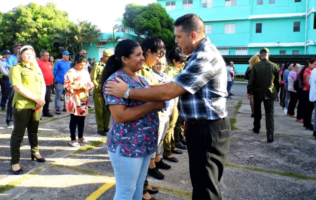 LorenzoOsbel's tweet photo. Jornada de reafirmación revolucionaria, donde se entregan 100 carnet del PCC y 100 de la UJC a combatientes del MININT.
Muchas felicidades! 
 #LasTunas #PorLasTunasLaVictoria #SíSePuede https://t.co/KE3Op8BDue