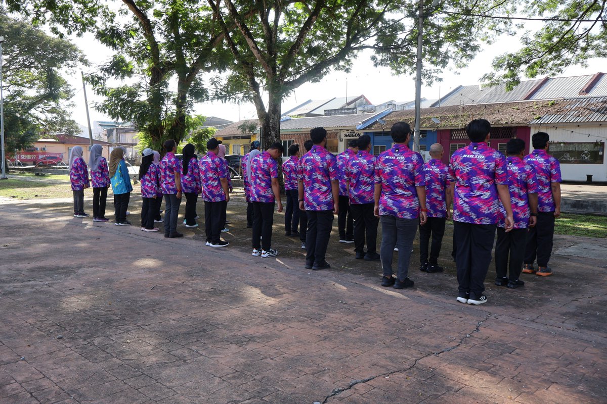 pdtkulim's tweet photo. LATIHAN KAWAD KAKI OLEH KAKITANGAN PEJABAT DAERAH DAN TANAH KULIM https://t.co/aZRrOMnVLw