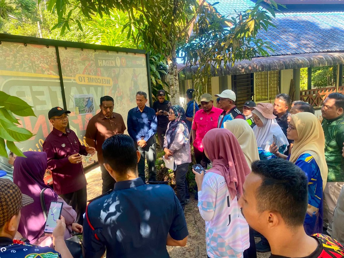 pdtkulim's tweet photo. 21 JULAI 2026
LAWATAN KERJA KE KAWASAN BENCANA KEPALA AIR SUNGAI SEDIM MUKIM SEDIM DAERAH KULIM OLEH YB PENGERUSI JAWATANKUASA TETAP KERJA RAYA,SUMBER AIR,BEKALAN AIR DAN ALAM SEKITAR NEGERI KEDAH,YB DATO'ADUN MERBAU PULAS DAN WAKIL AGENSI YANG BERKAITAN https://t.co/wDlQyKzjo7
