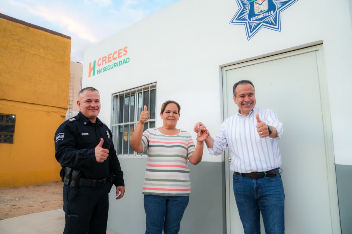 MesaCancun's tweet photo. Refuerza Toño Astiazarán acciones en seguridad con la entrega del Centro de Respuesta Inmediata en Dunas

https://t.co/9a3BMTdlIc https://t.co/U46gQdFlvc