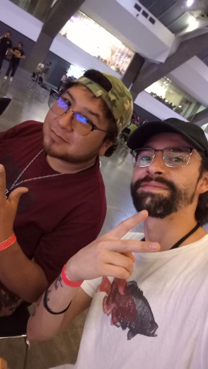 syaulicute's tweet photo. Que gran experiencia el #SfactorX3 Gracias a @Neku_FGC y al master de la FD @AngelFreak_ por la fotito y por la humildad como grandes figuras de la FGC... y claro a mi amigo @FightDraco por acompañarme de nuevo. https://t.co/nnhqusV16N