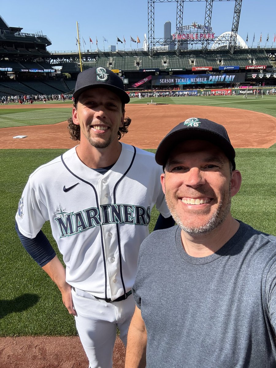 millerdna's tweet photo. Another beautiful night for a ballgame! #marinersSTM #tridentsup #mariners #seausrise https://t.co/JMDNH1lESz