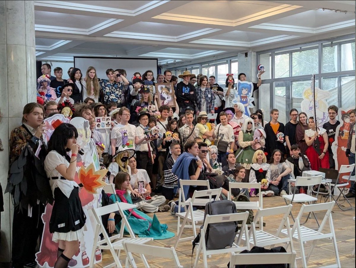 yuurenkyouko's tweet photo. TouhouFest 2026, Moscow. Brought my oil paintings
#touhou #東方Project https://t.co/QHgnk5O7MC