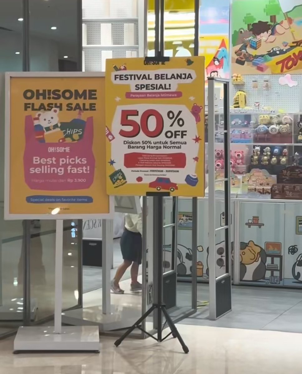 Pistachiojingga's tweet photo. Siapa yang udah borong sampe hampir semua rak kosong 👊??

OH!SOME
Festival Belanja Spesial, Diskon 50% untuk semua barang 🙌
🗓 17 Juli - 31 Juli https://t.co/tF8jxaDRh1
