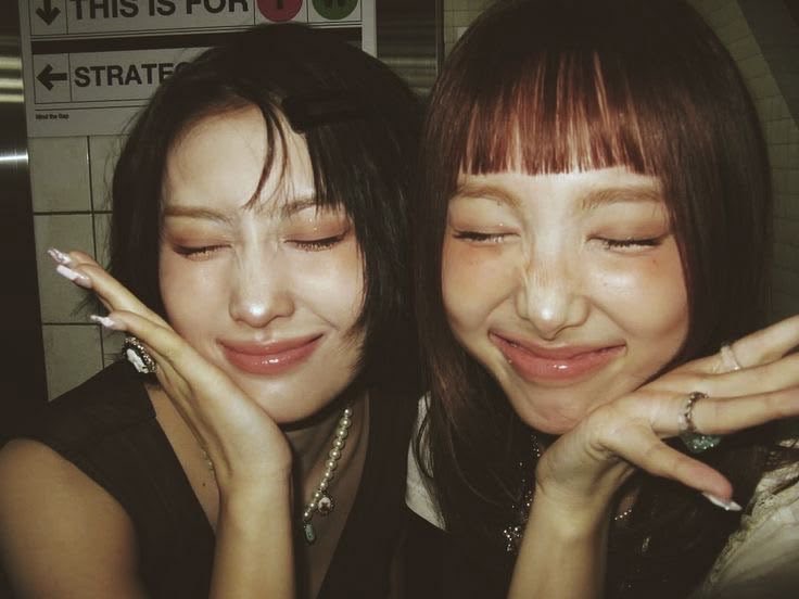 michellejonesbf's tweet photo. how your pinterest sees u except kpop

put ur ult group below in search &amp; tweet  what comes up first 

★ my________duo 
★ my _______ lyrics 
★ my _______ album 
★ my _______ aesthetic 

namo my mothers <333 https://t.co/gGqikKX9R7