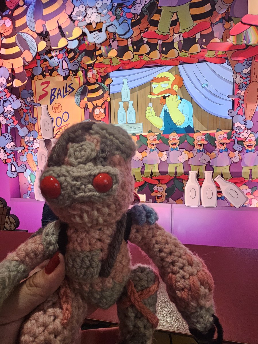 boppitcorn's tweet photo. Simpsons Ride at Universal + Huxling's first Duff beer- I MEAN
I do not condone such things
#larry #nothux https://t.co/7GK9Bd4VYM
